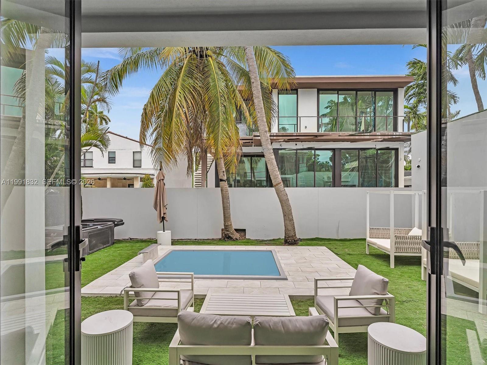 3010 Alton Rd Miami Beach, FL 33140