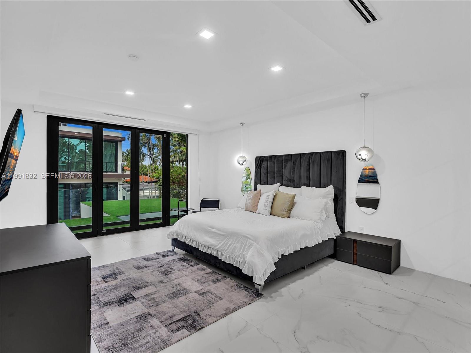 3010 Alton Rd Miami Beach, FL 33140