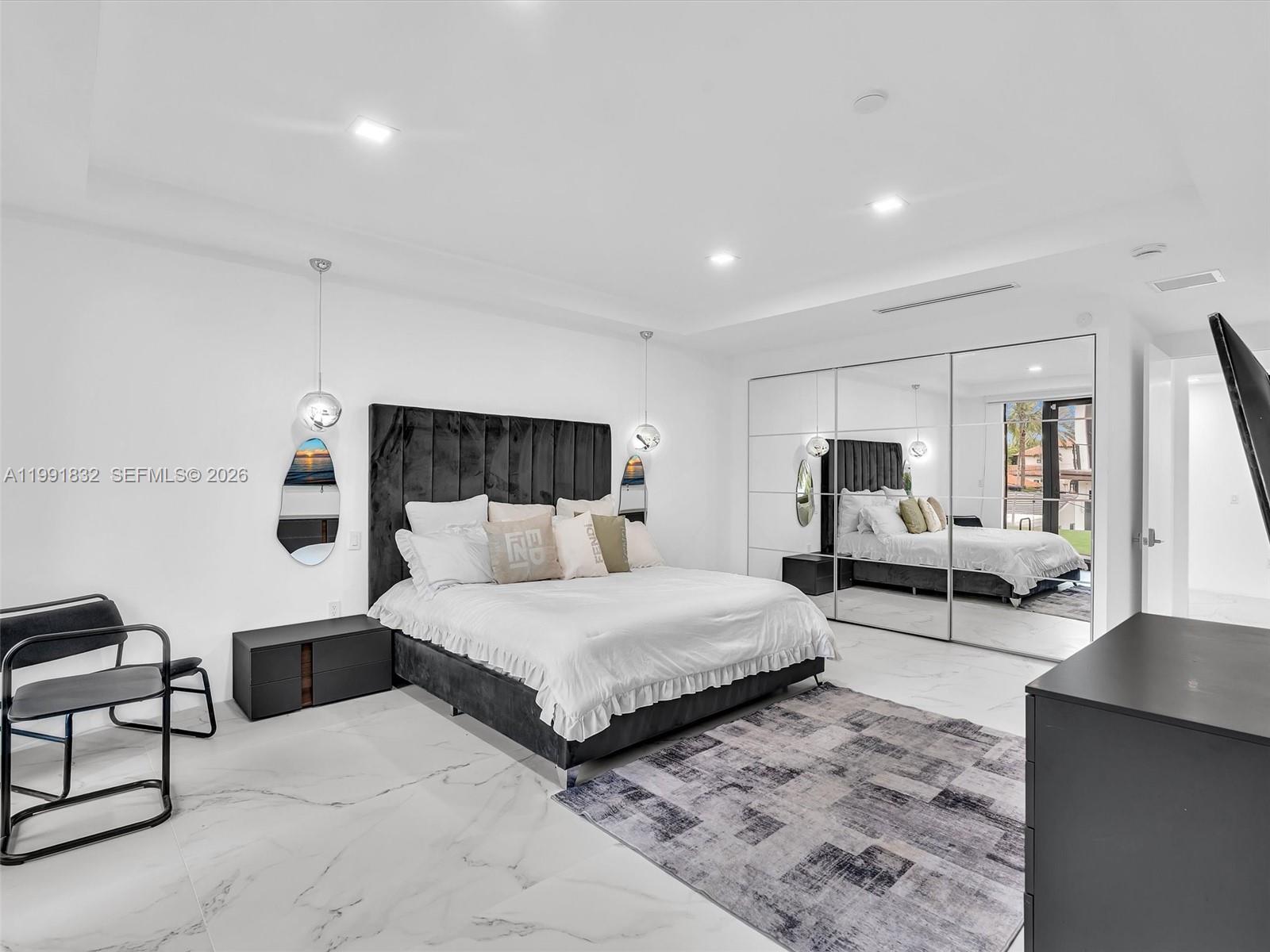 3010 Alton Rd Miami Beach, FL 33140