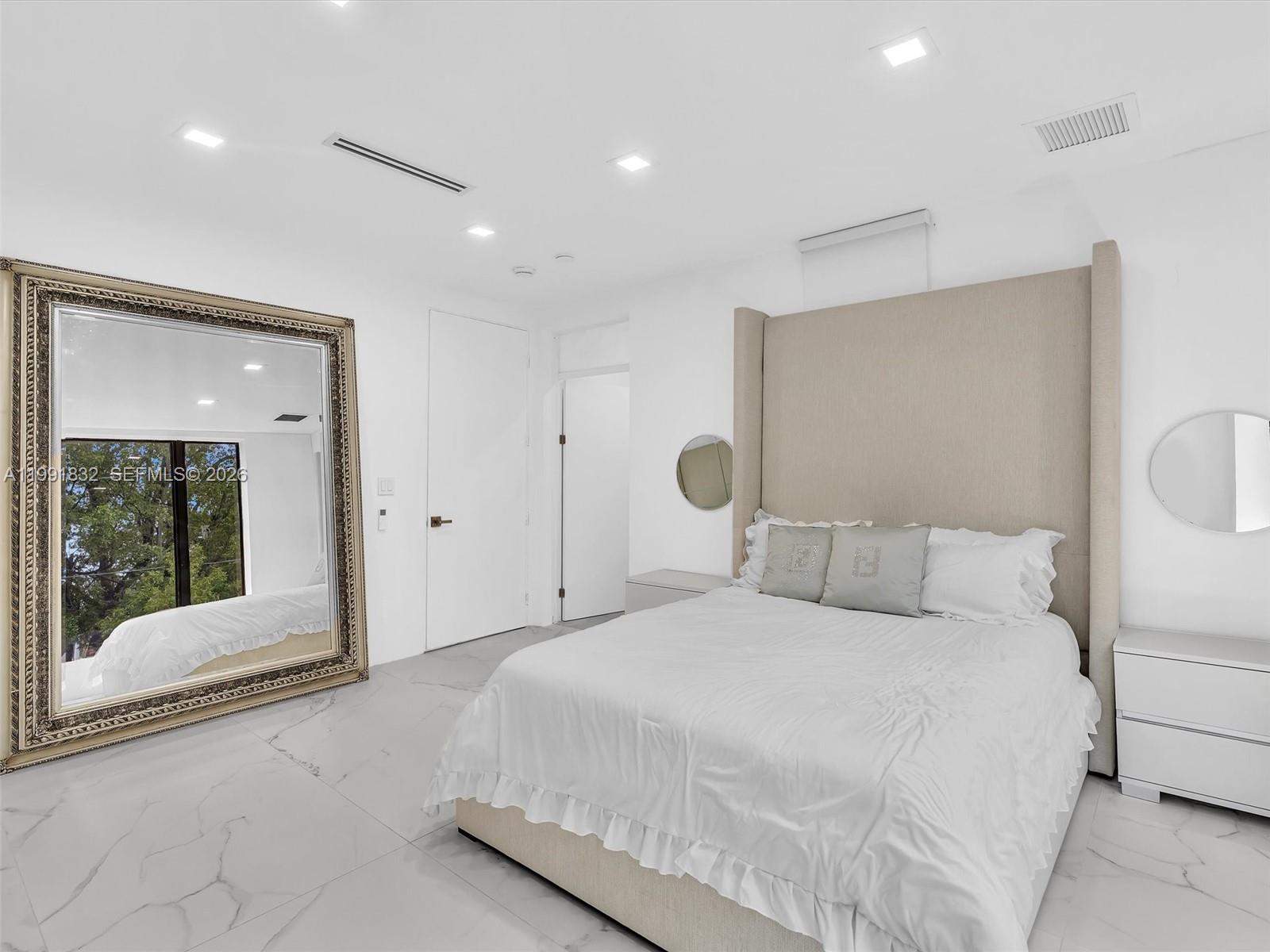 3010 Alton Rd Miami Beach, FL 33140