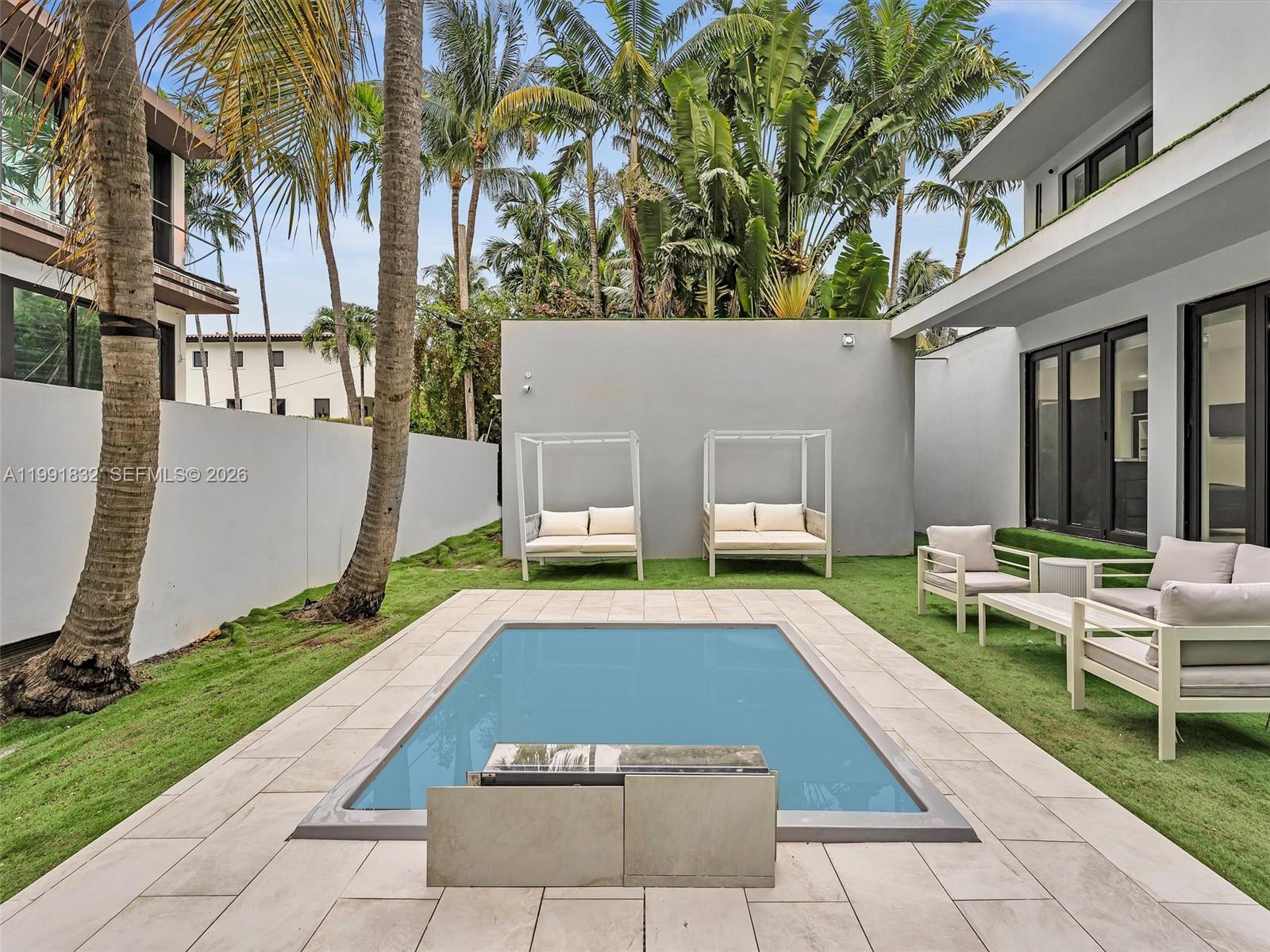 3010 Alton Rd Miami Beach, FL 33140