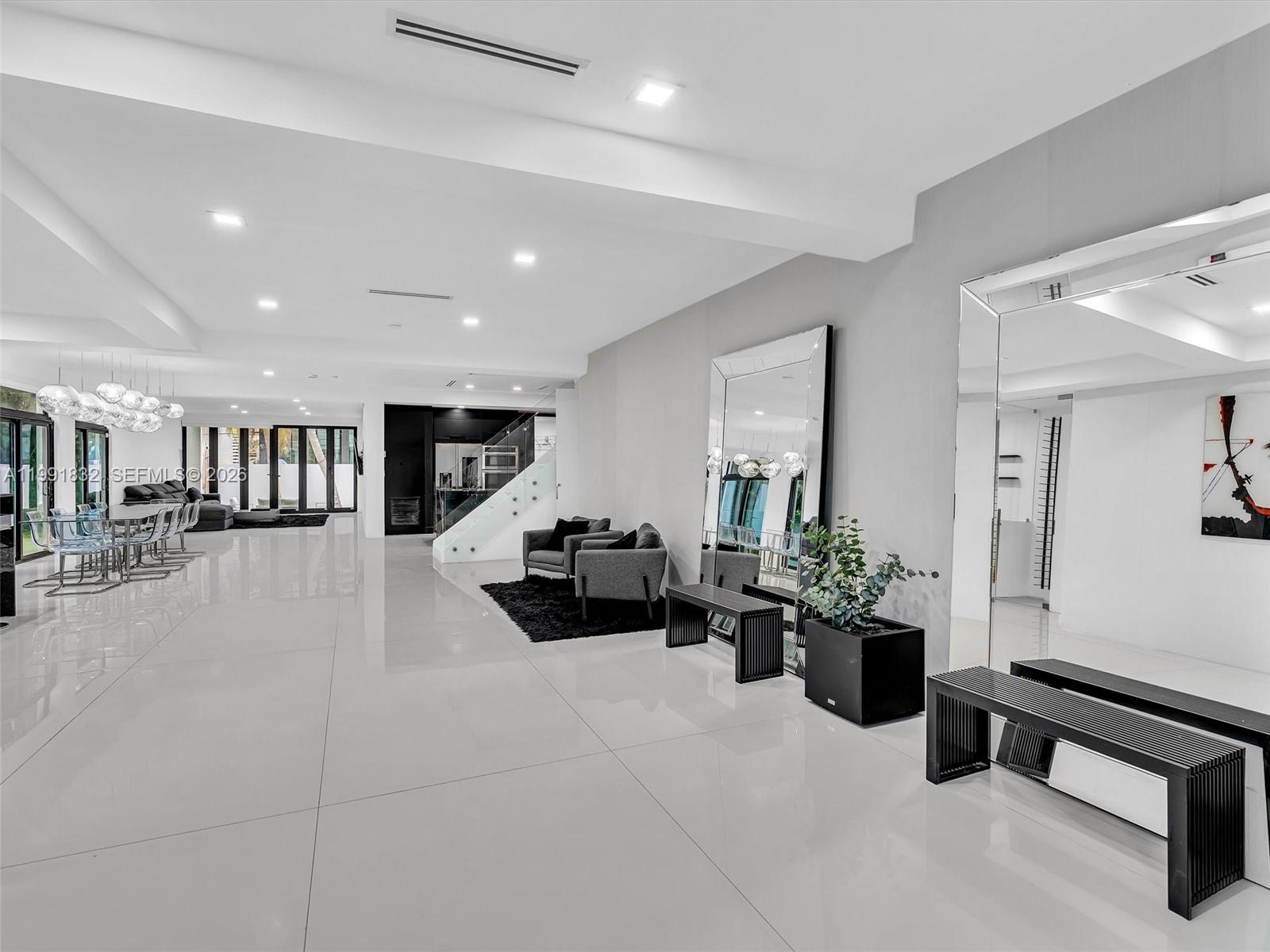 3010 Alton Rd Miami Beach, FL 33140