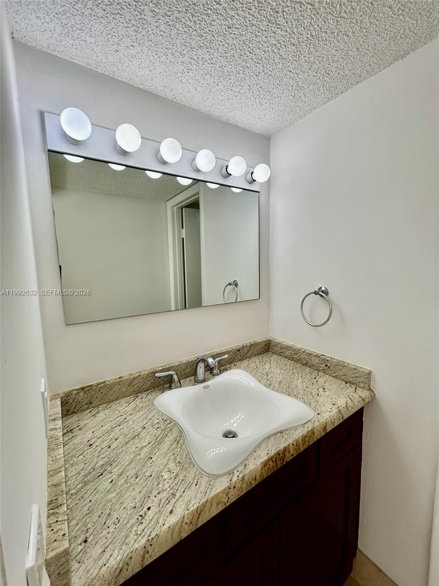 7451 NW 16th St #304 Plantation, FL 33313