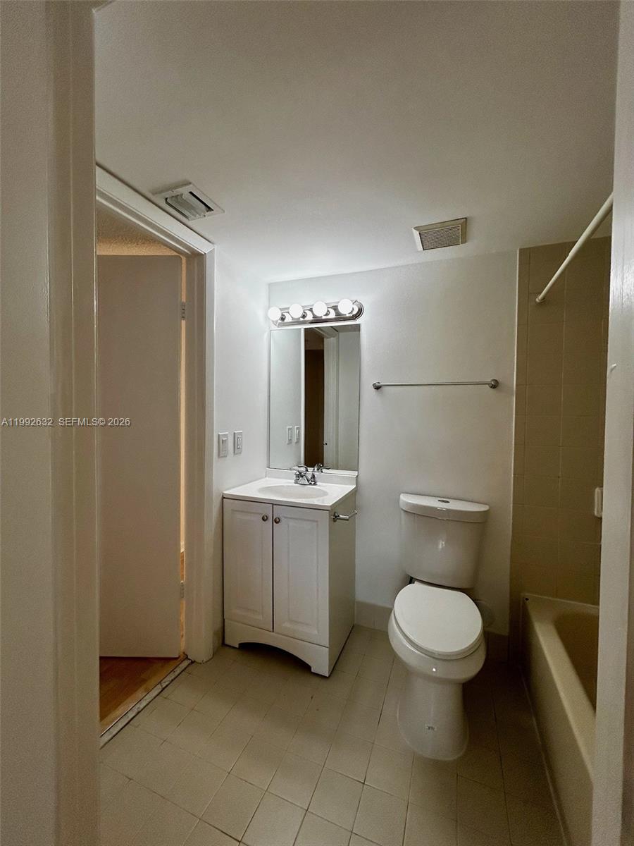 7451 NW 16th St #304 Plantation, FL 33313