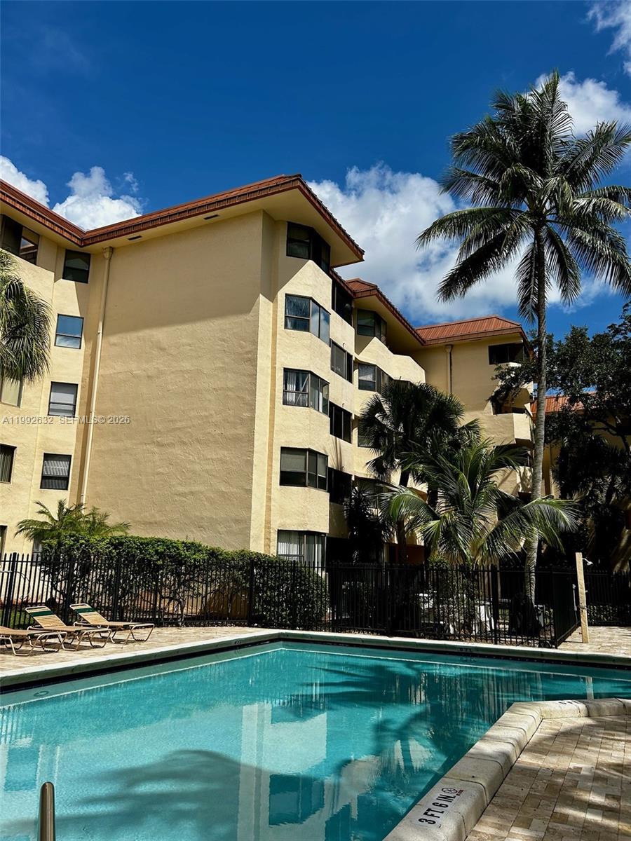 7451 NW 16th St #304 Plantation, FL 33313