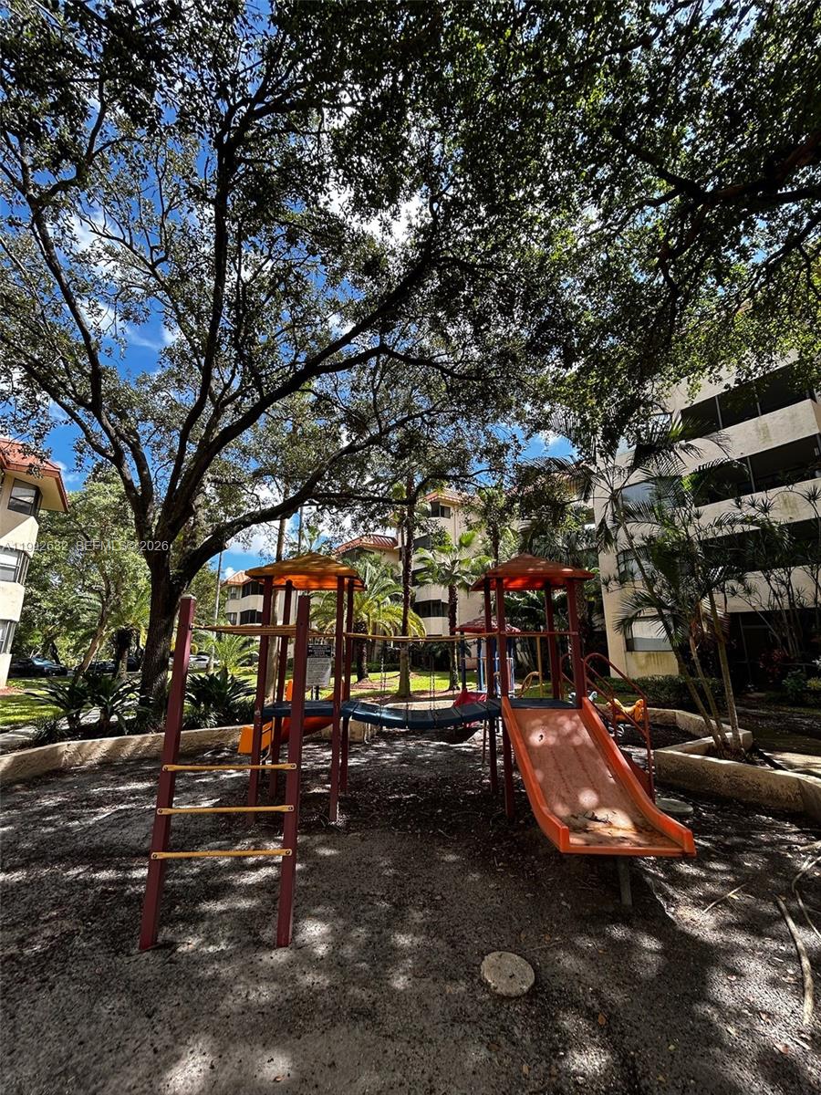 7451 NW 16th St #304 Plantation, FL 33313