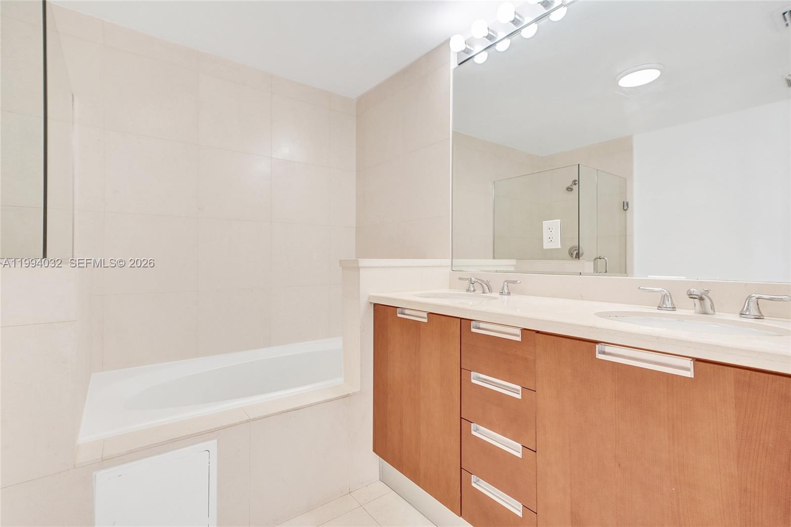 163 N Shore Dr #163-6 Miami Beach, FL 33141