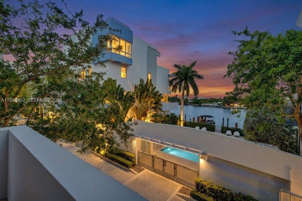 163 N Shore Dr #163-6 Miami Beach, FL 33141