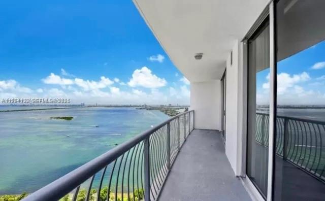 1750 N Bayshore Dr #4003