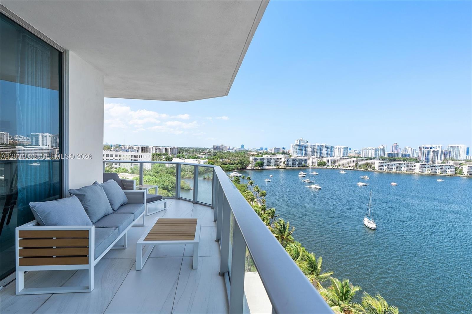 image Marina Palms Residen2