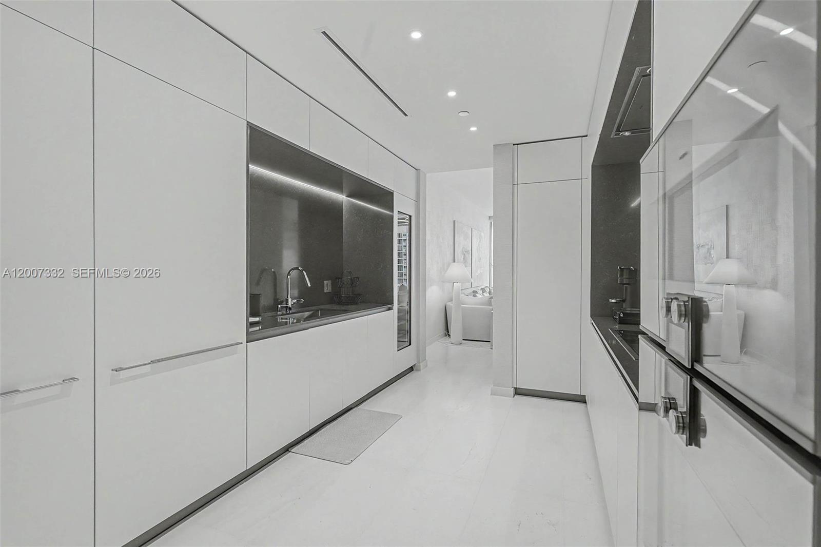 300 Biscayne Blvd #3203 Miami, FL 33131
