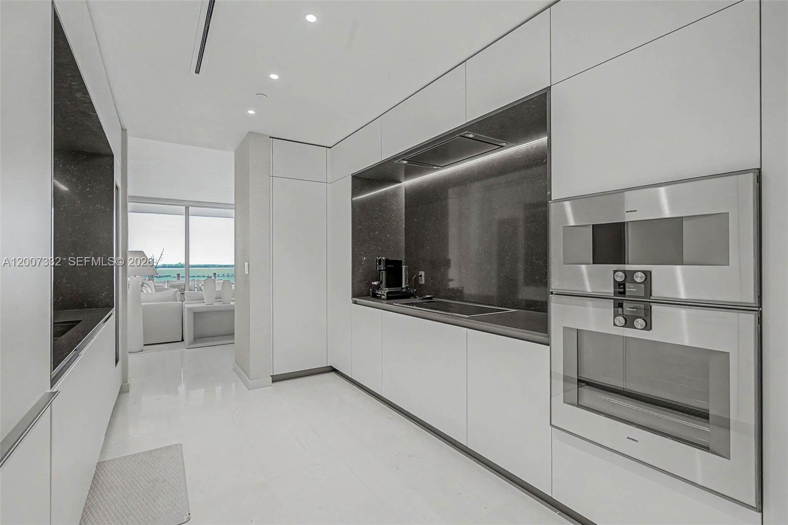 300 Biscayne Blvd #3203 Miami, FL 33131