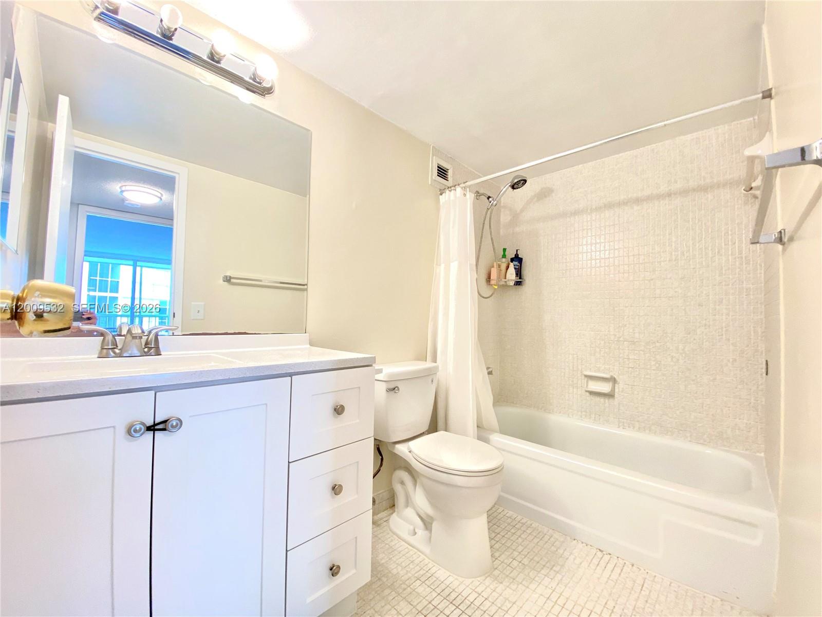 601 Three Iss Blvd #314 Hallandale Beach, FL 33009