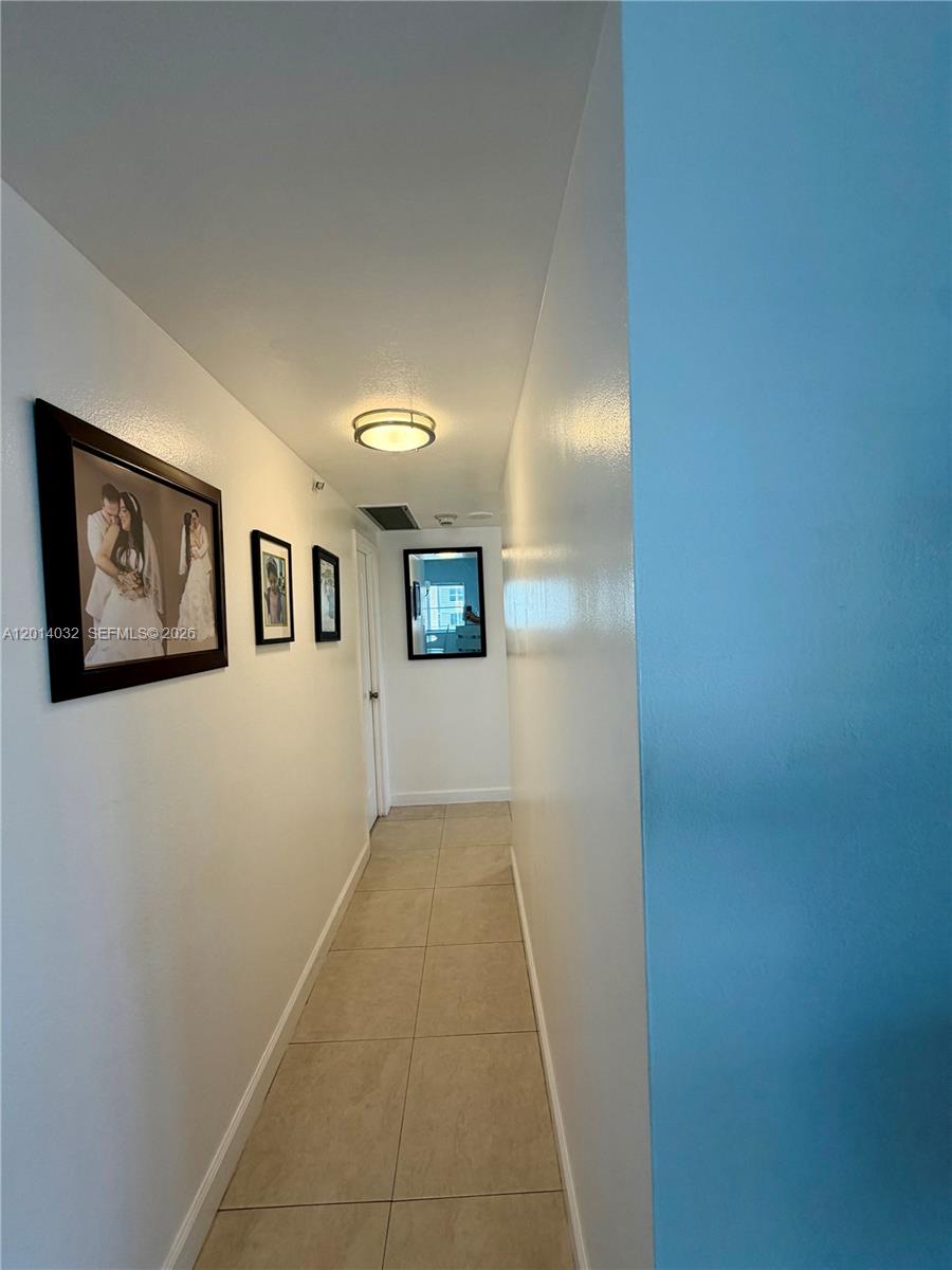 image Arlen House West14
