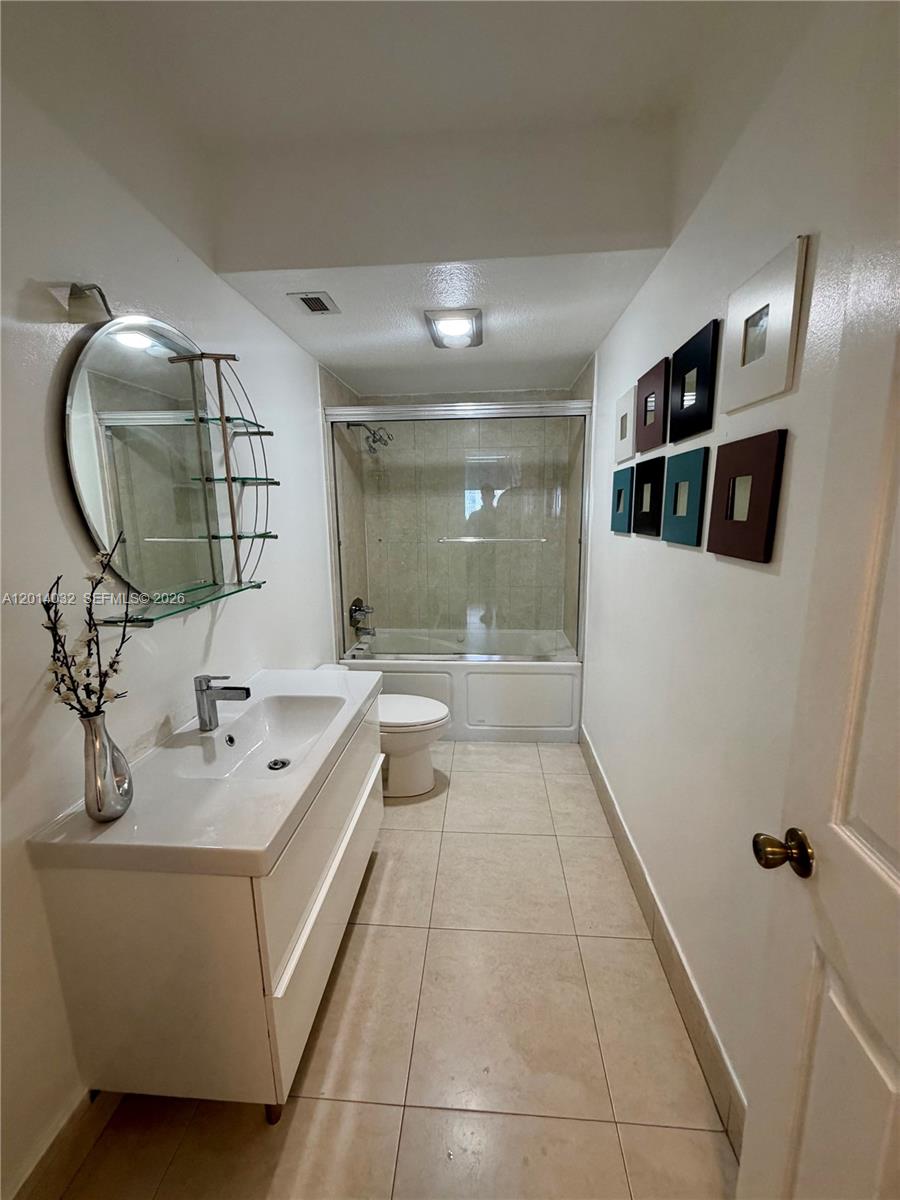 image Arlen House West25