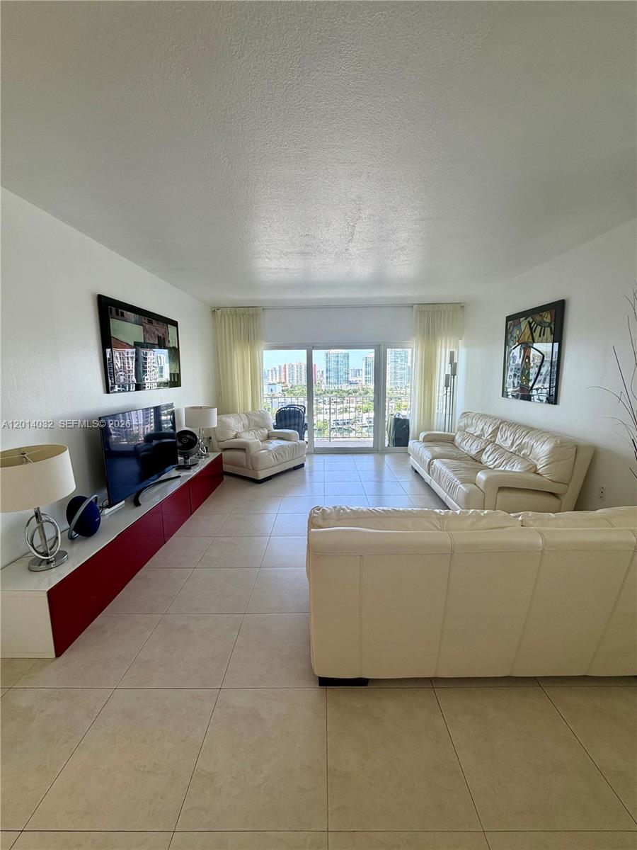 image Arlen House West6