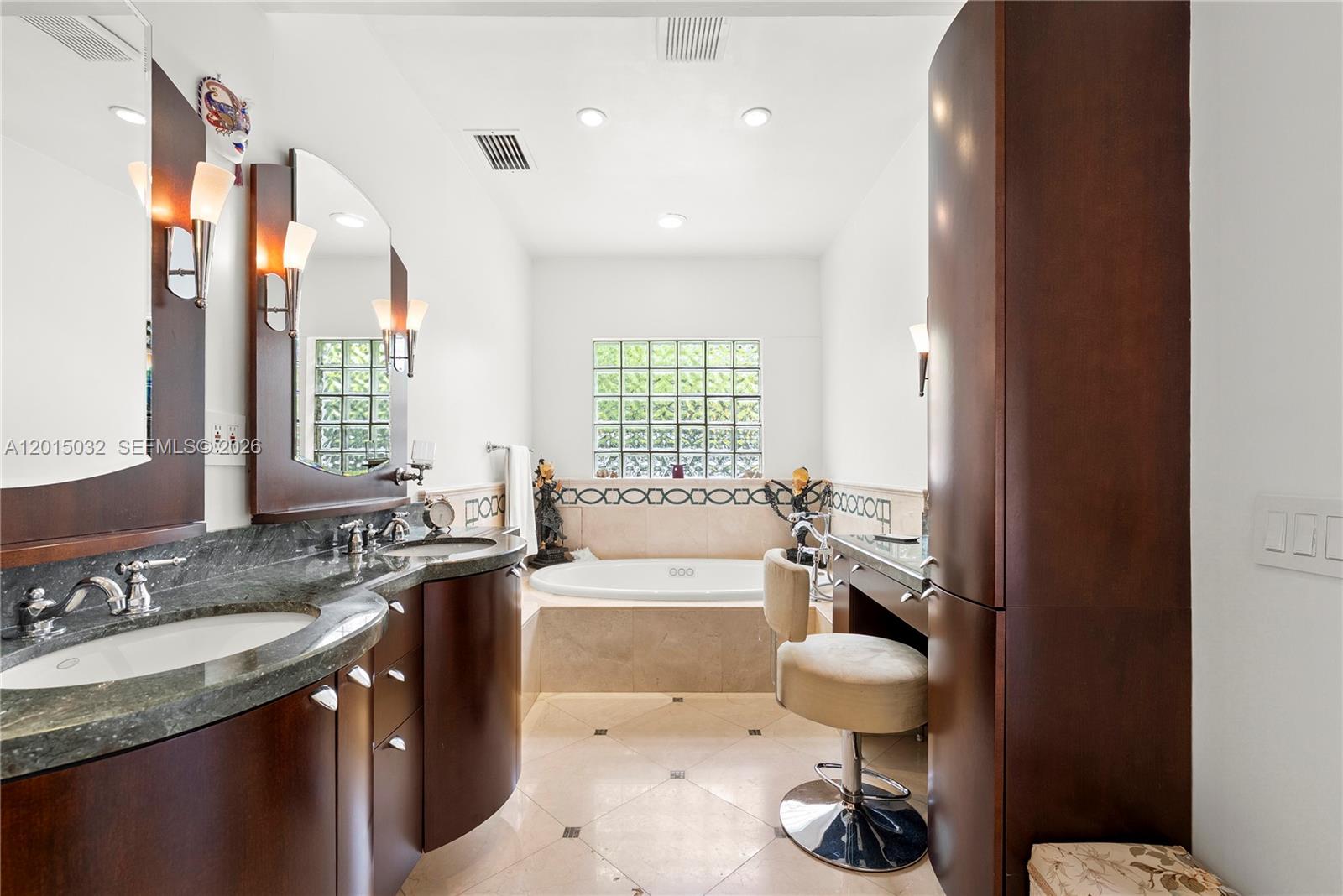 363 S Hibiscus Dr Miami Beach, FL 33139