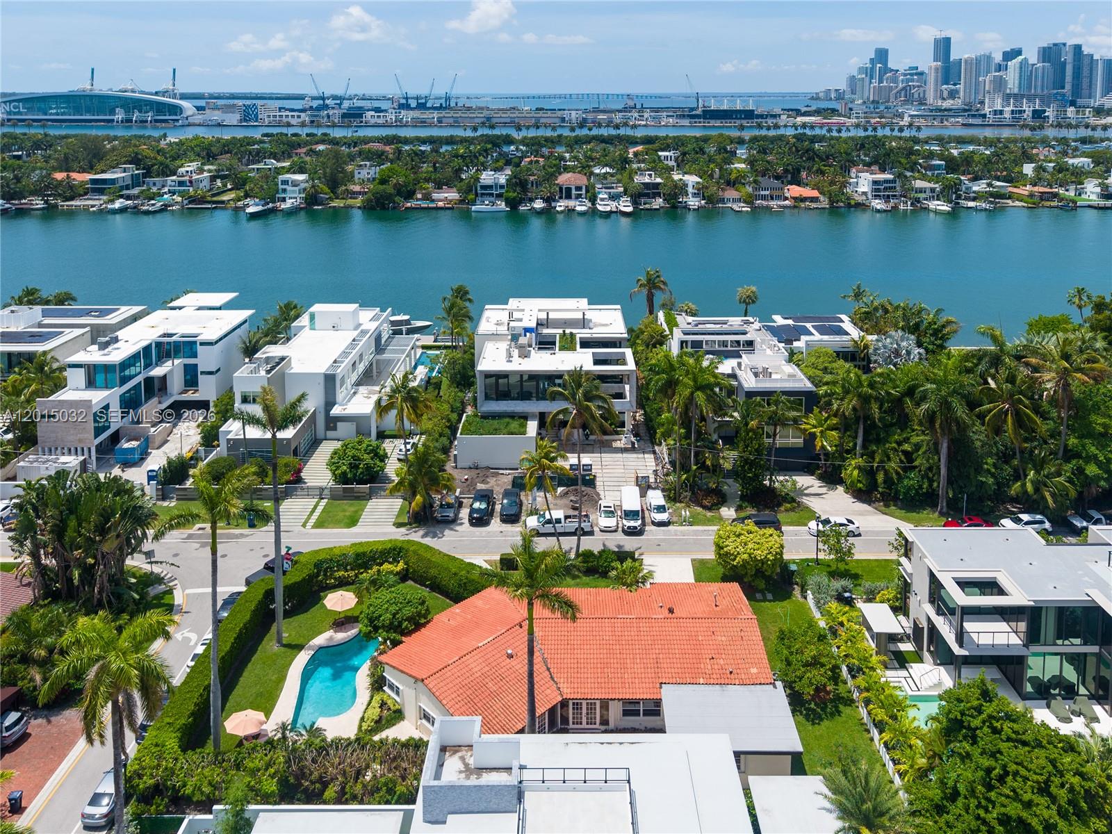 363 S Hibiscus Dr Miami Beach, FL 33139