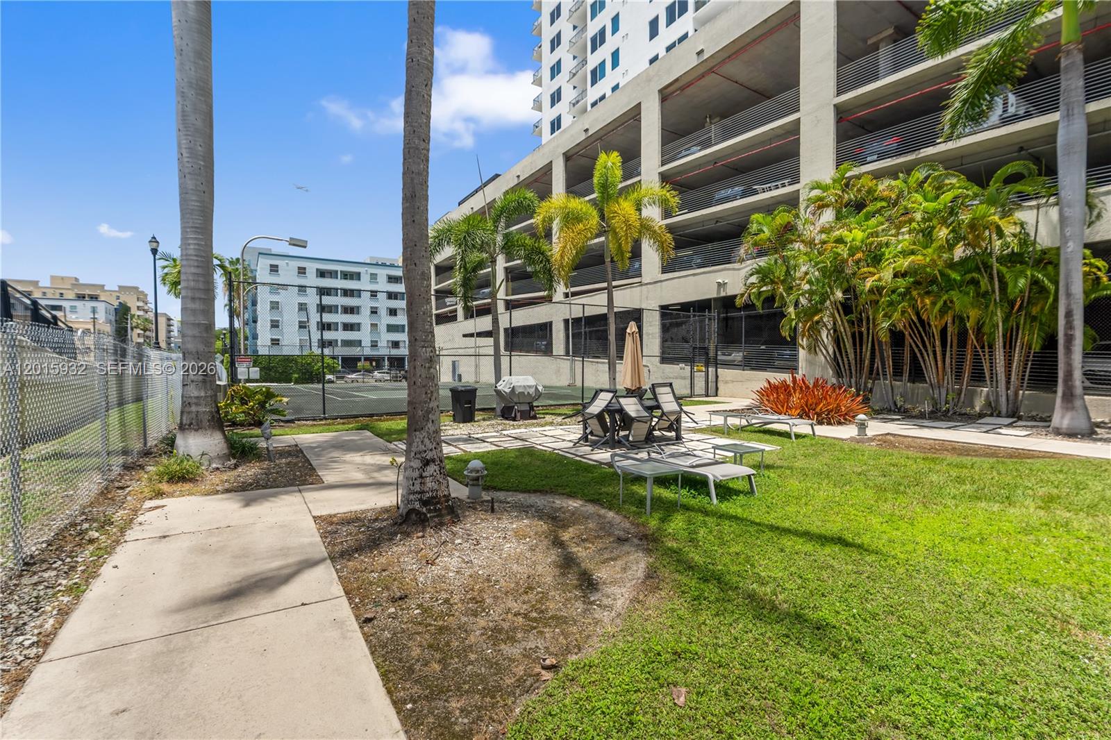 10 SW South Riv Dr #1504 Miami, FL 33130