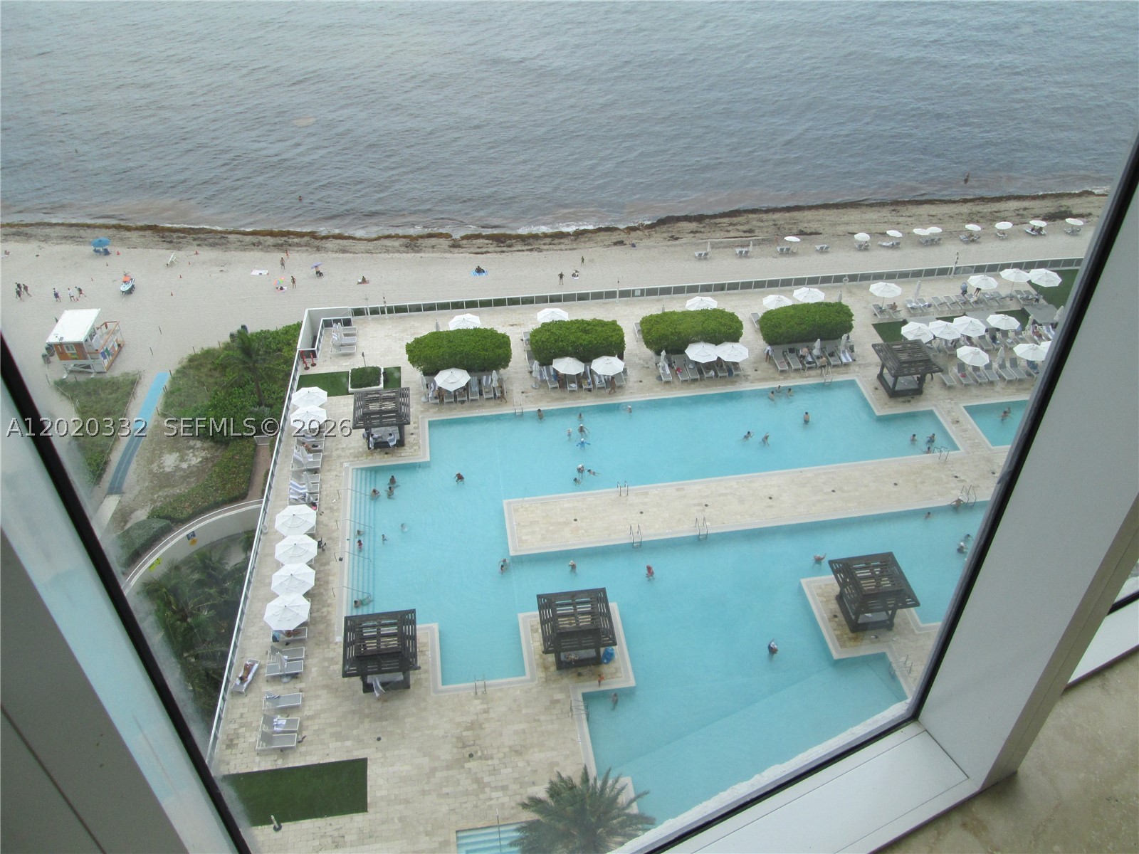 image Beach Club 32