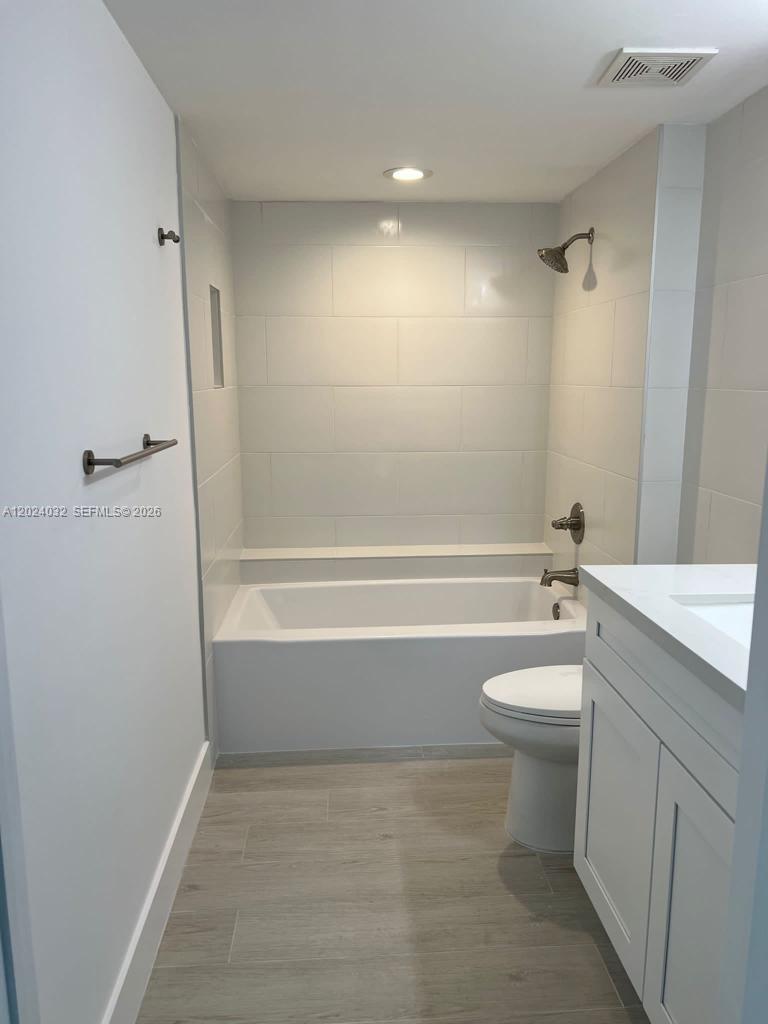 1155 Brickell Bay Dr #1202 Miami, FL 33131