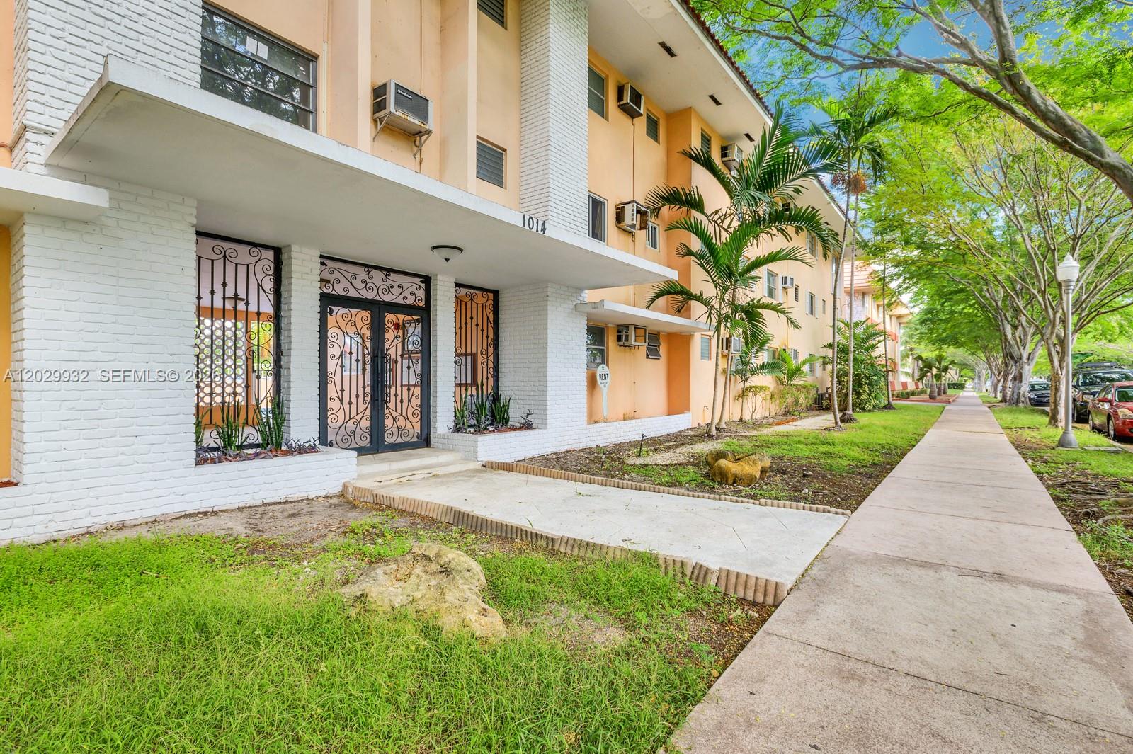 1014 Salzedo St #211