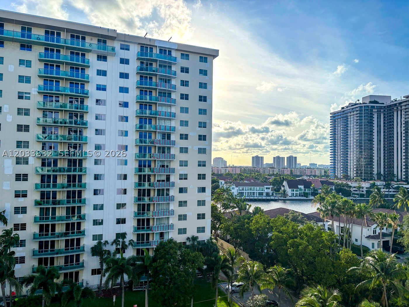 19380 Collins Ave #827