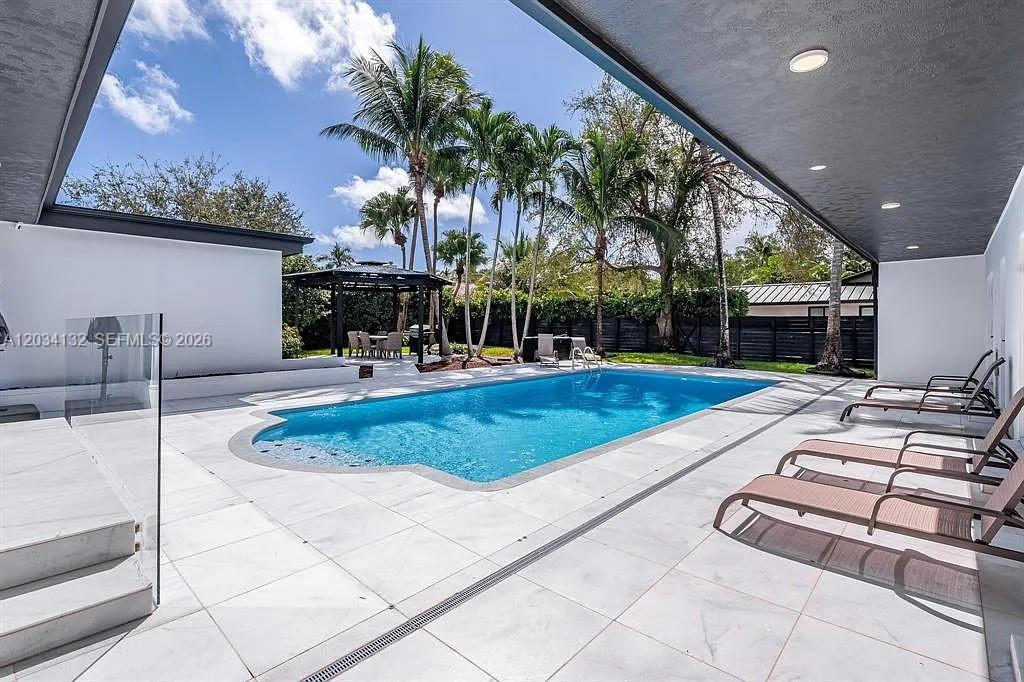 15201 SW 74th Palmetto Bay, FL 33157