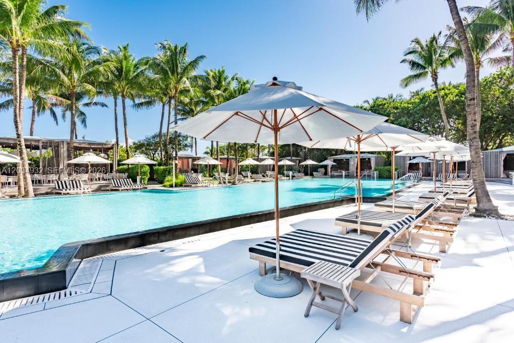 2201 Collins #1019 Miami Beach, FL 33139