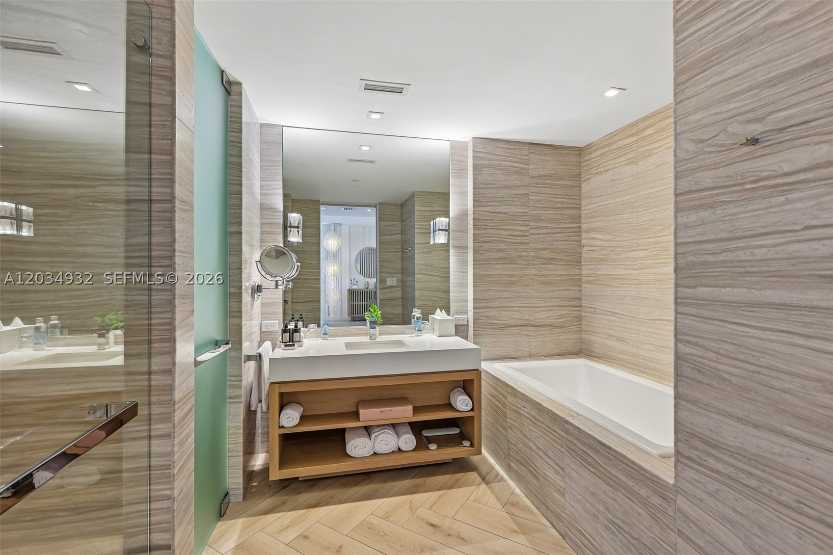 2201 Collins Ave #1019 Miami Beach, FL 33139