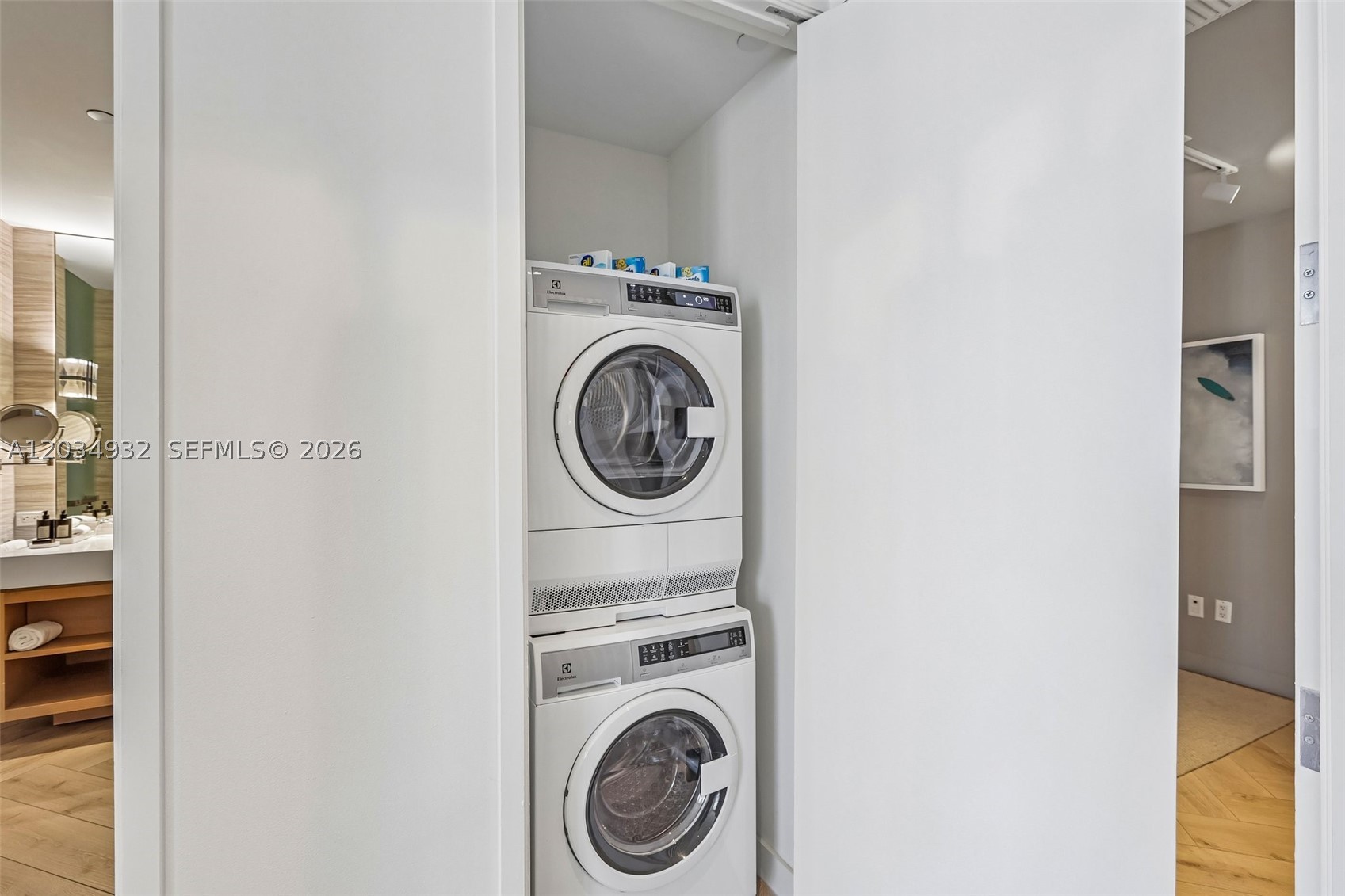 2201 Collins Ave #1019 Miami Beach, FL 33139