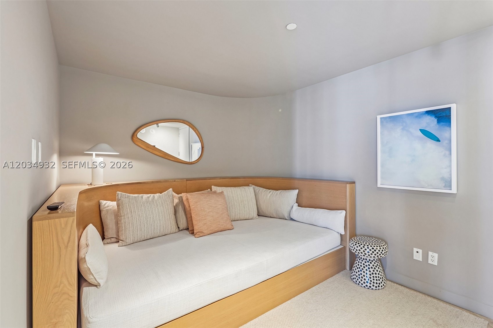2201 Collins Ave #1019 Miami Beach, FL 33139