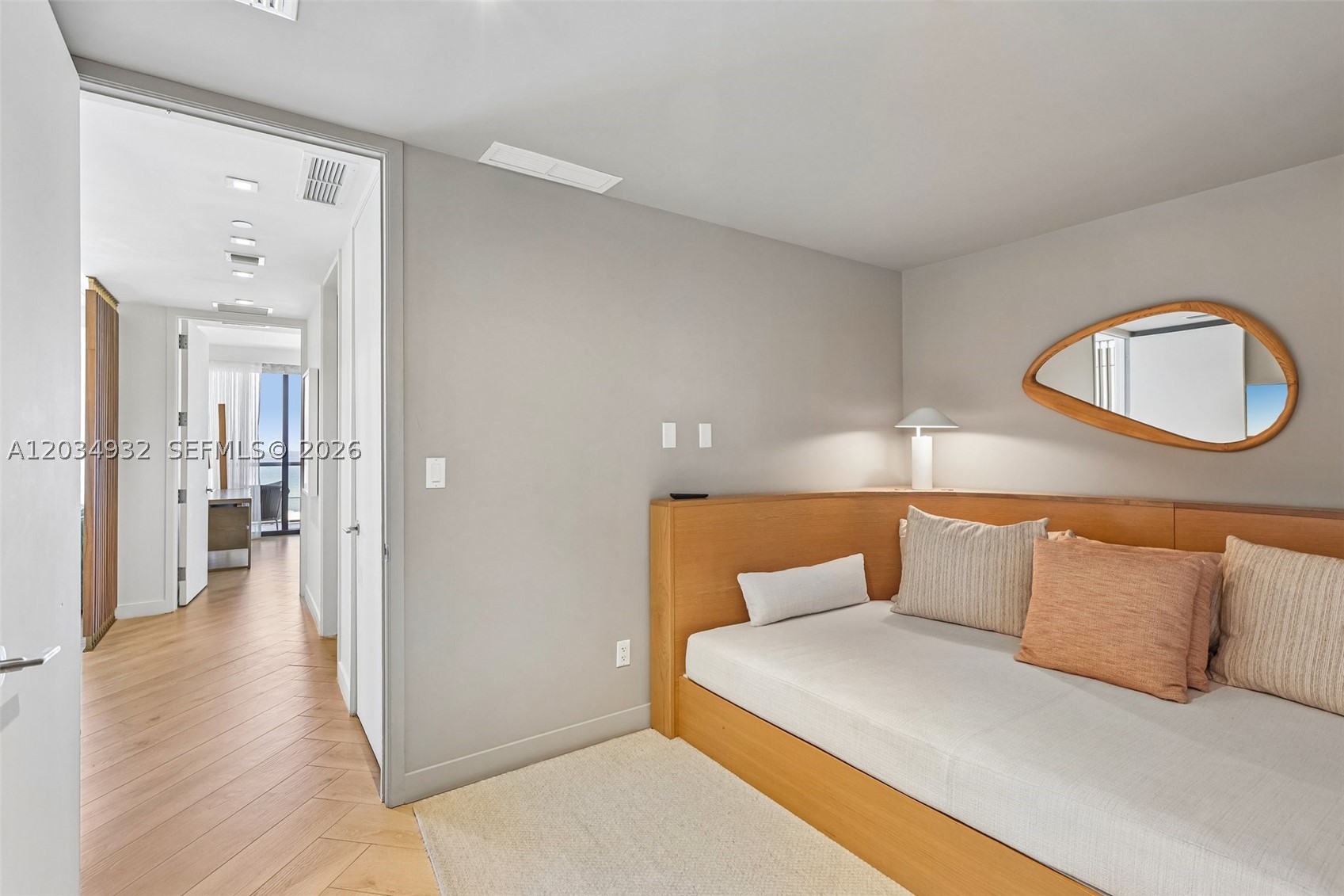 2201 Collins Ave #1019 Miami Beach, FL 33139
