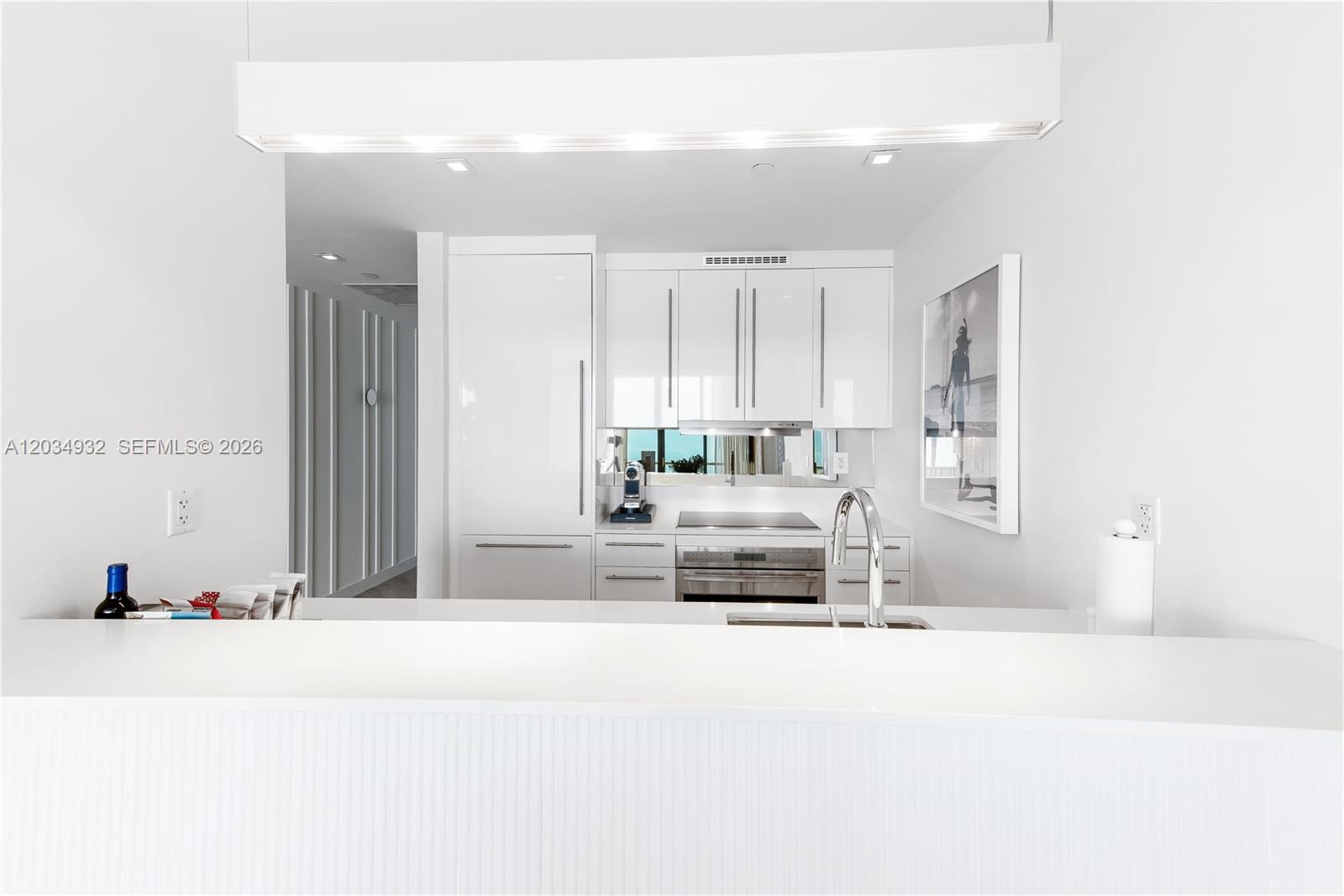 2201 Collins #1019 Miami Beach, FL 33139