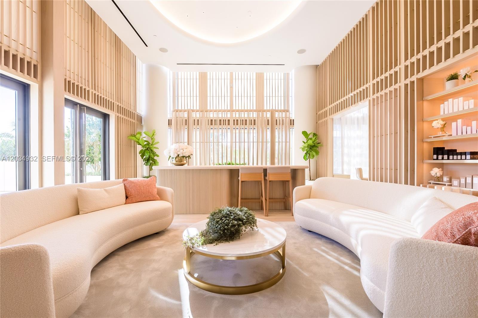 2201 Collins #1019 Miami Beach, FL 33139