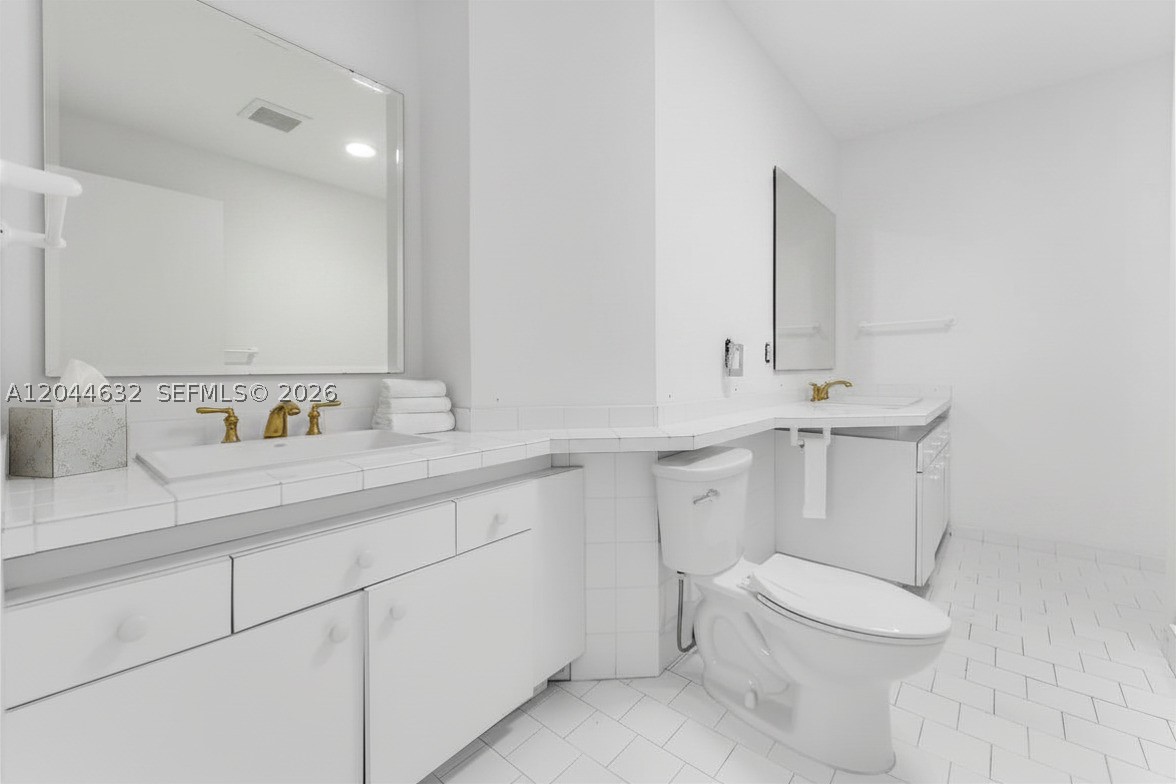 7500 W Treasure Dr North Bay Village, FL 33141
