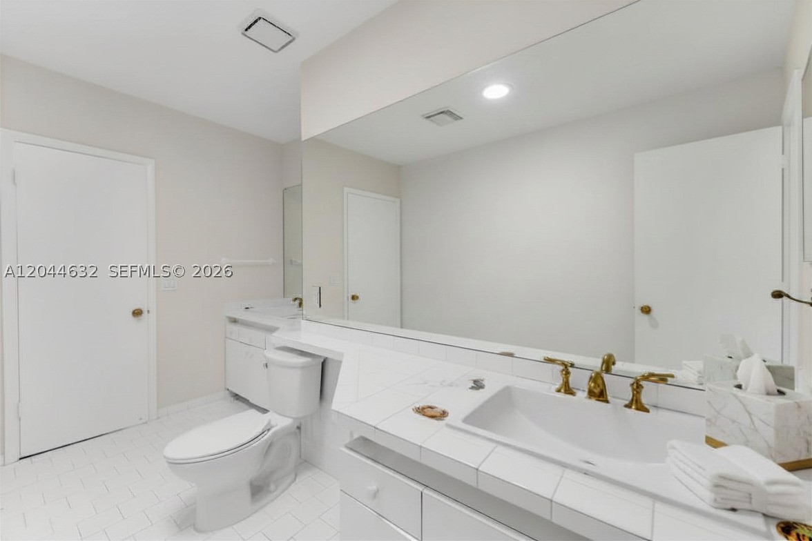 7500 W Treasure Dr North Bay Village, FL 33141