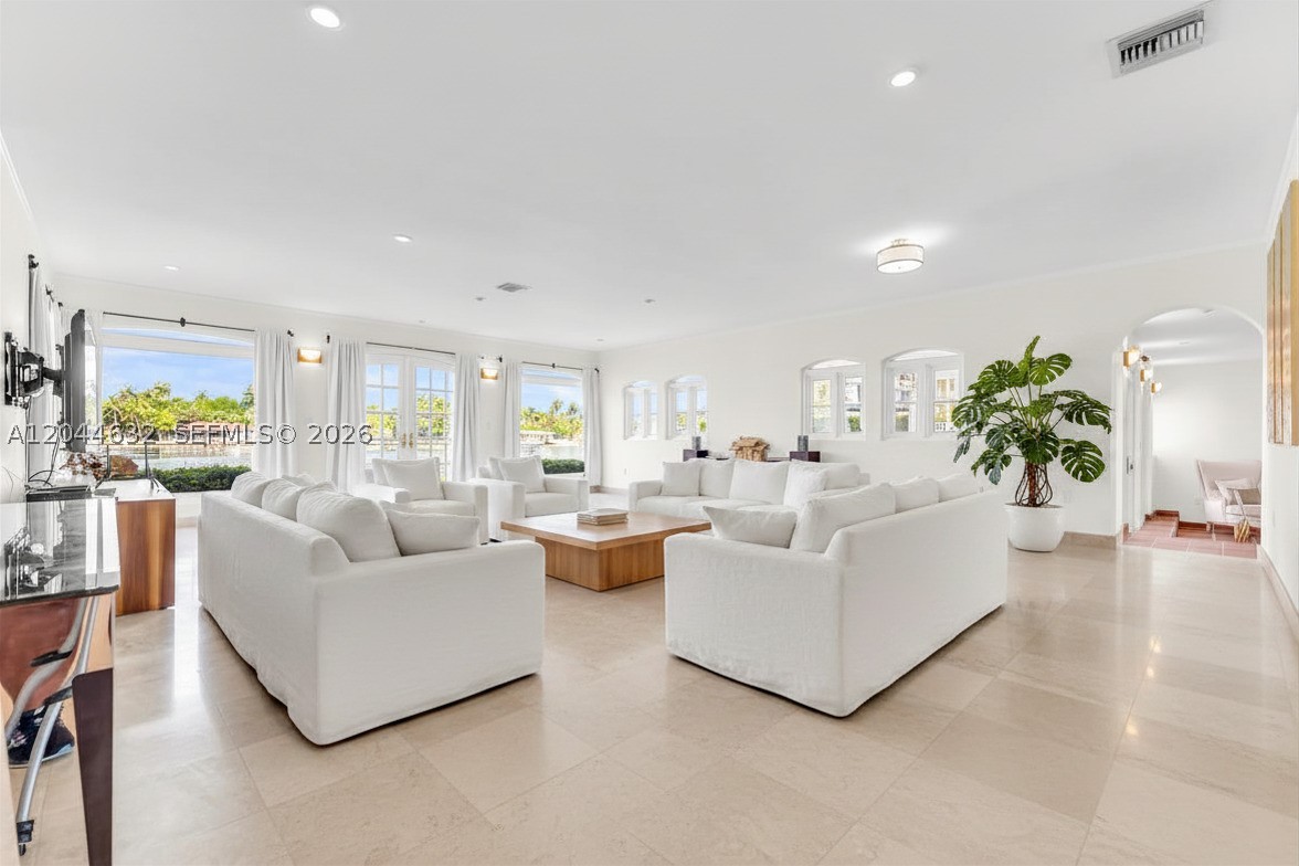 7500 W Treasure Dr North Bay Village, FL 33141