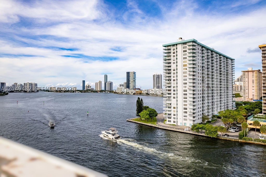 image Winston Towers 50043