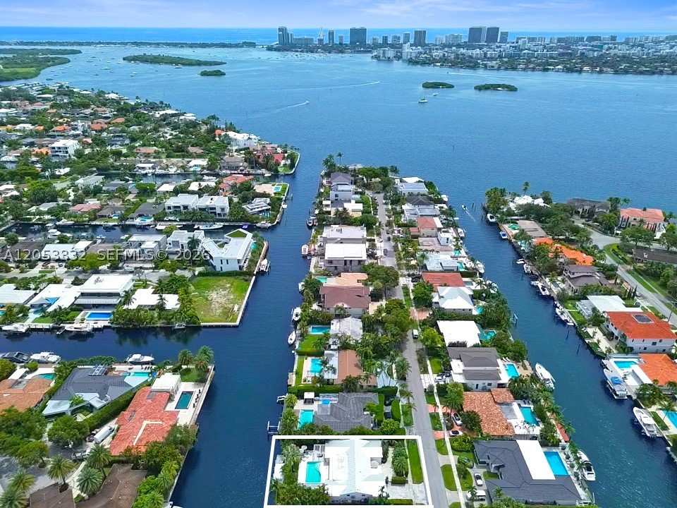 2273 Bayview Ln North Miami, FL 33181