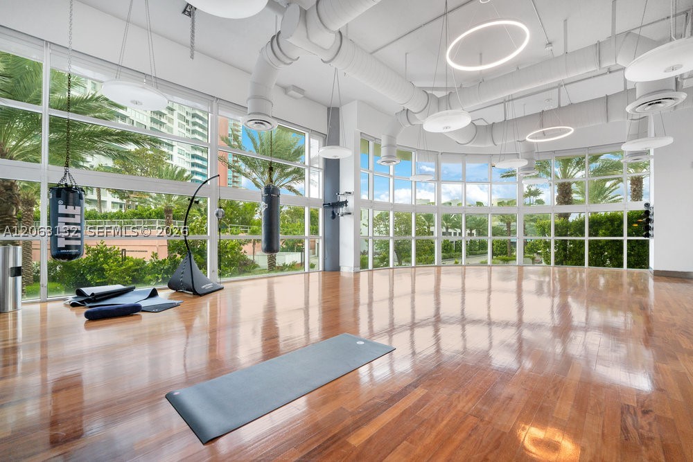 100 S Pointe Dr #3906 Miami Beach, FL 33139