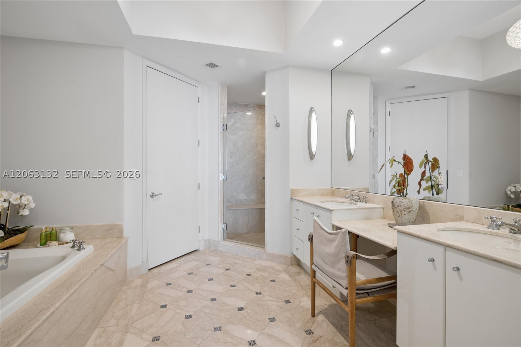100 S Pointe Dr #3906 Miami Beach, FL 33139