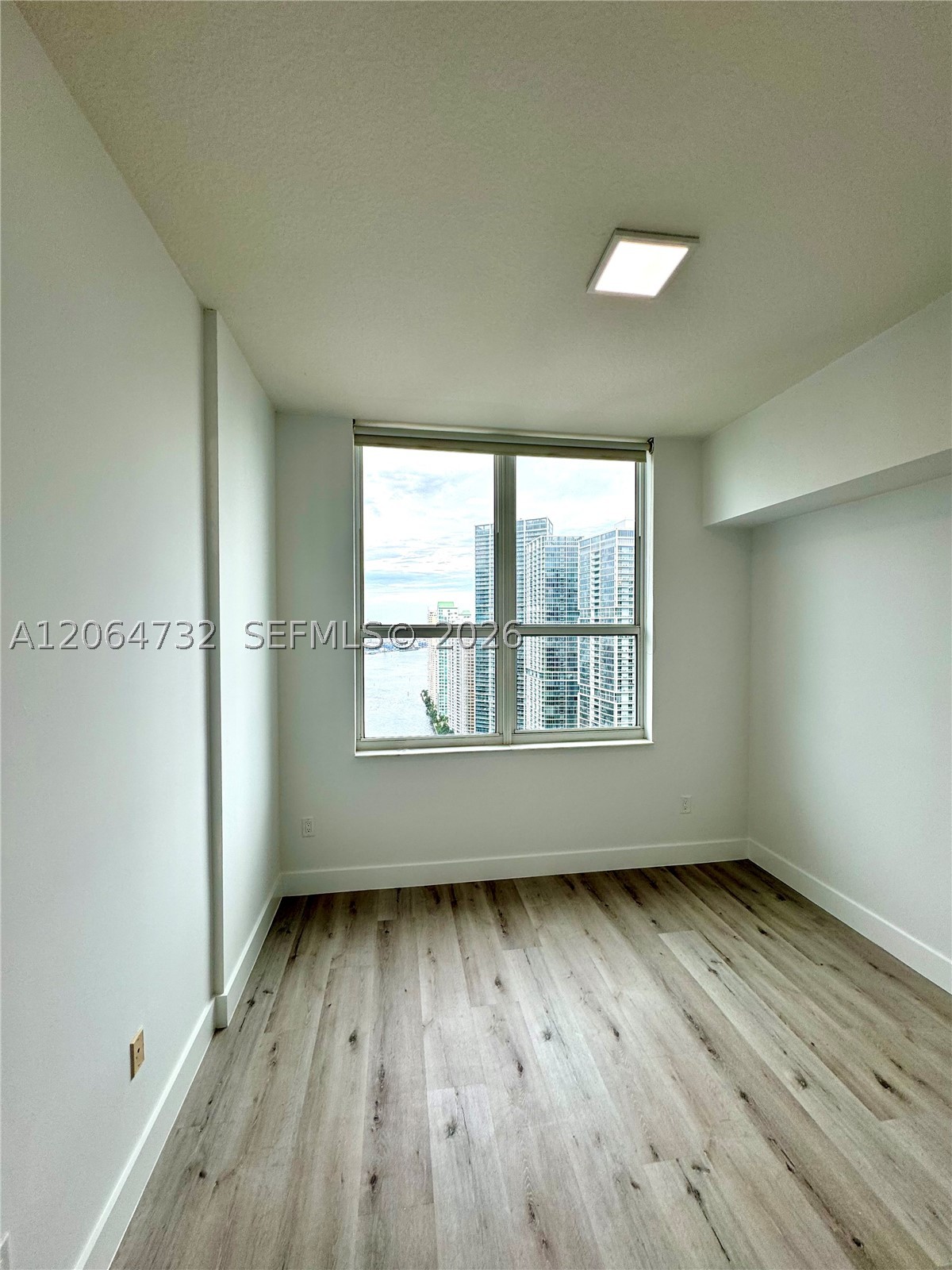 image Brickell on the River North10