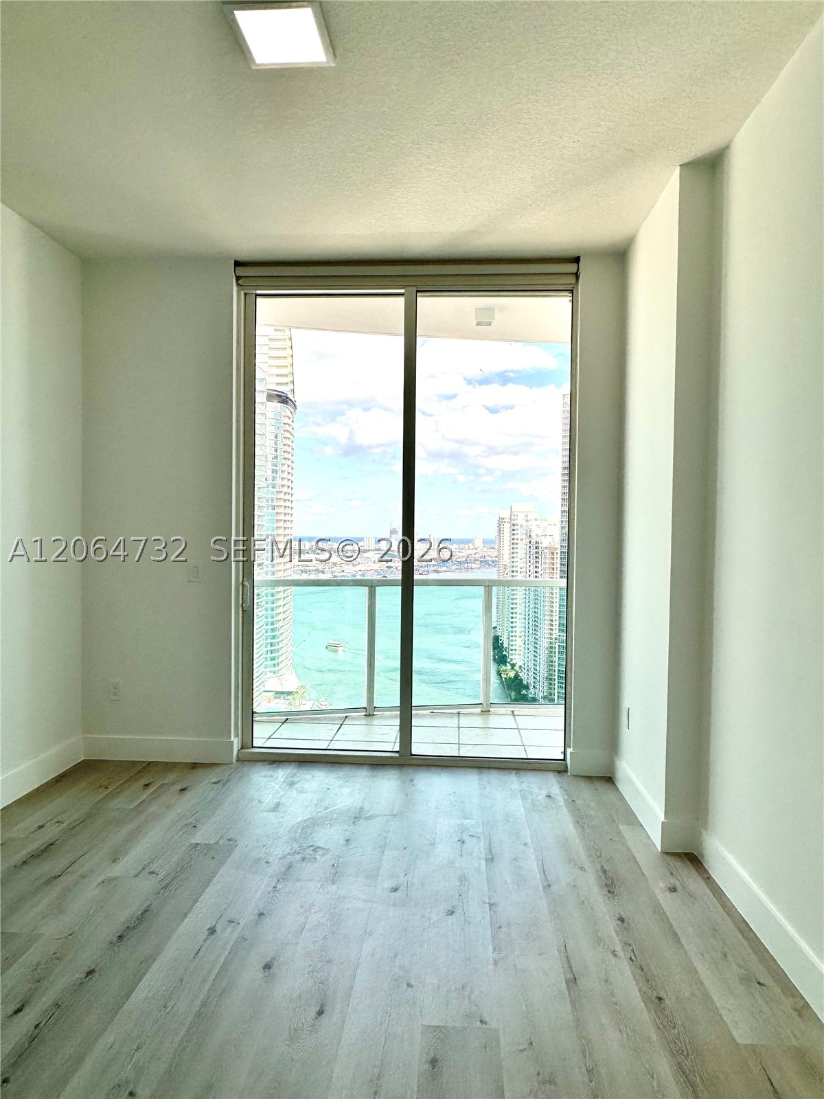 image Brickell on the River North14
