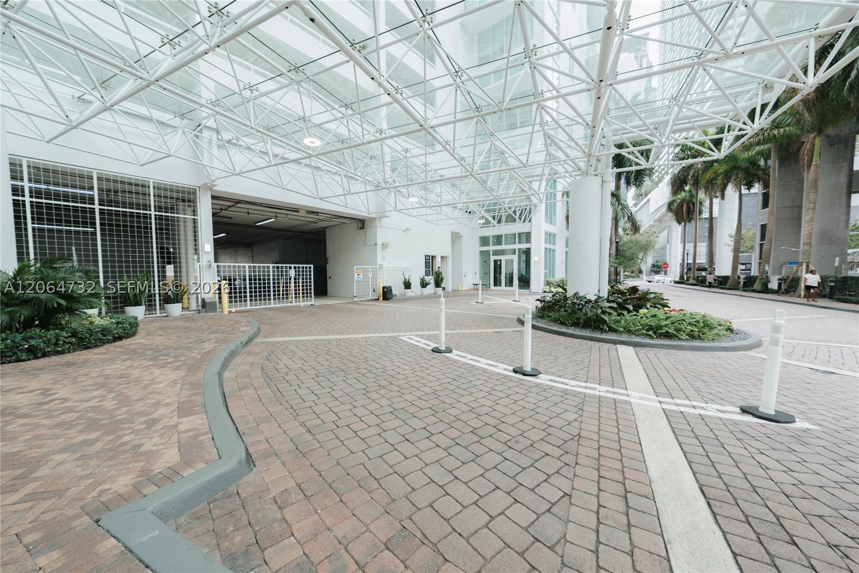 image Brickell on the River North30