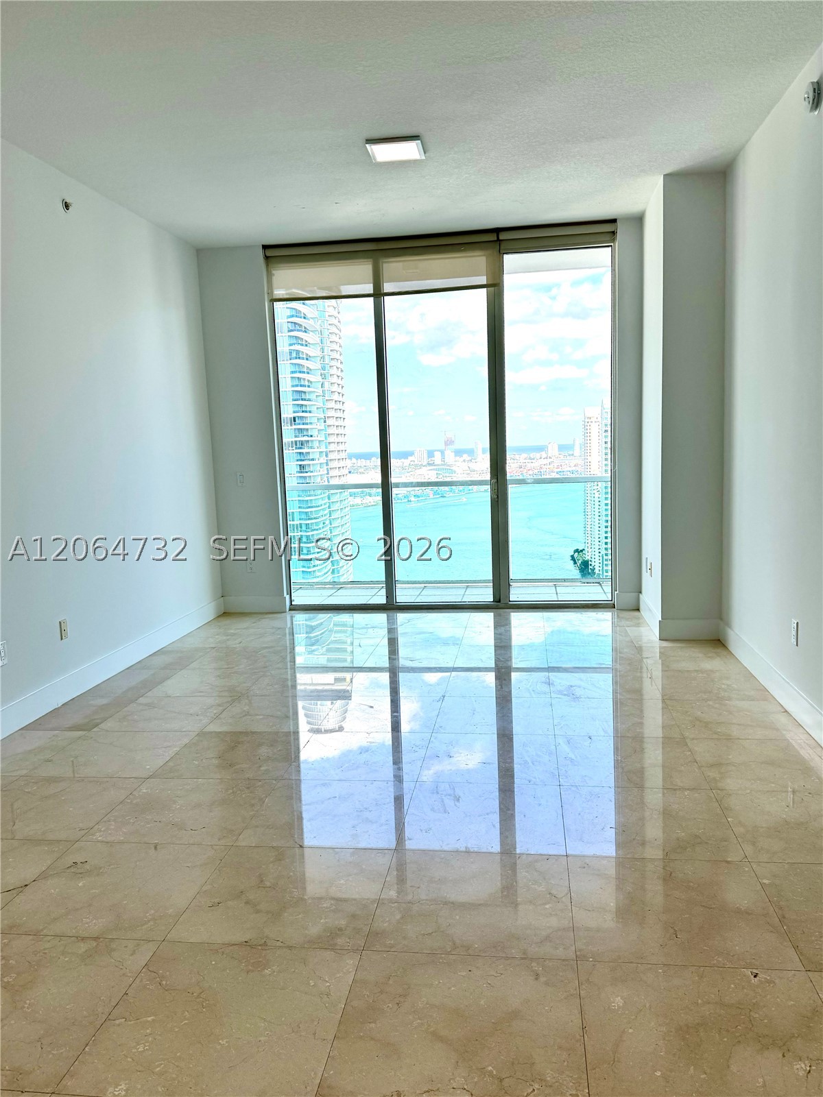 image Brickell on the River North4