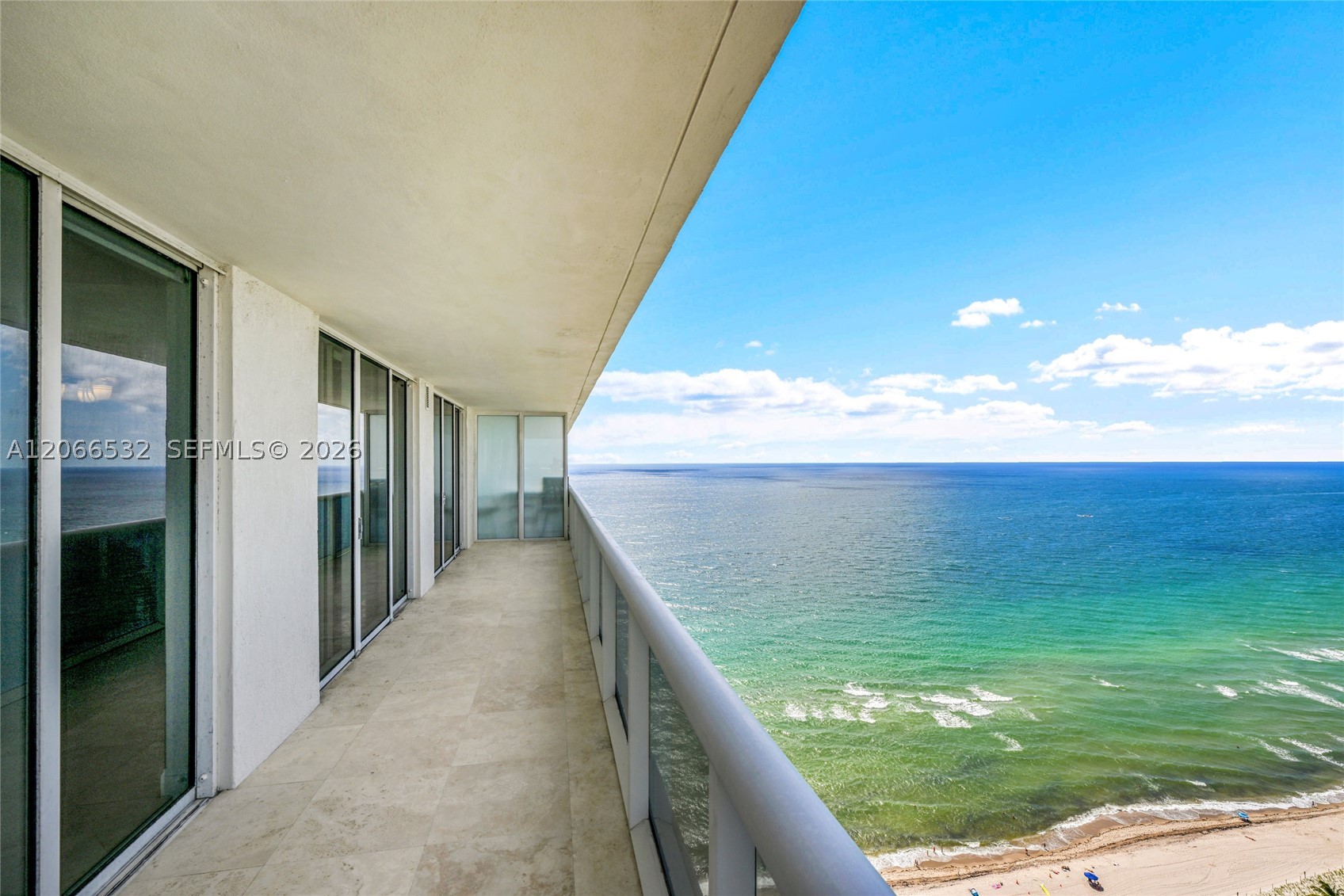 image Beach Club 222