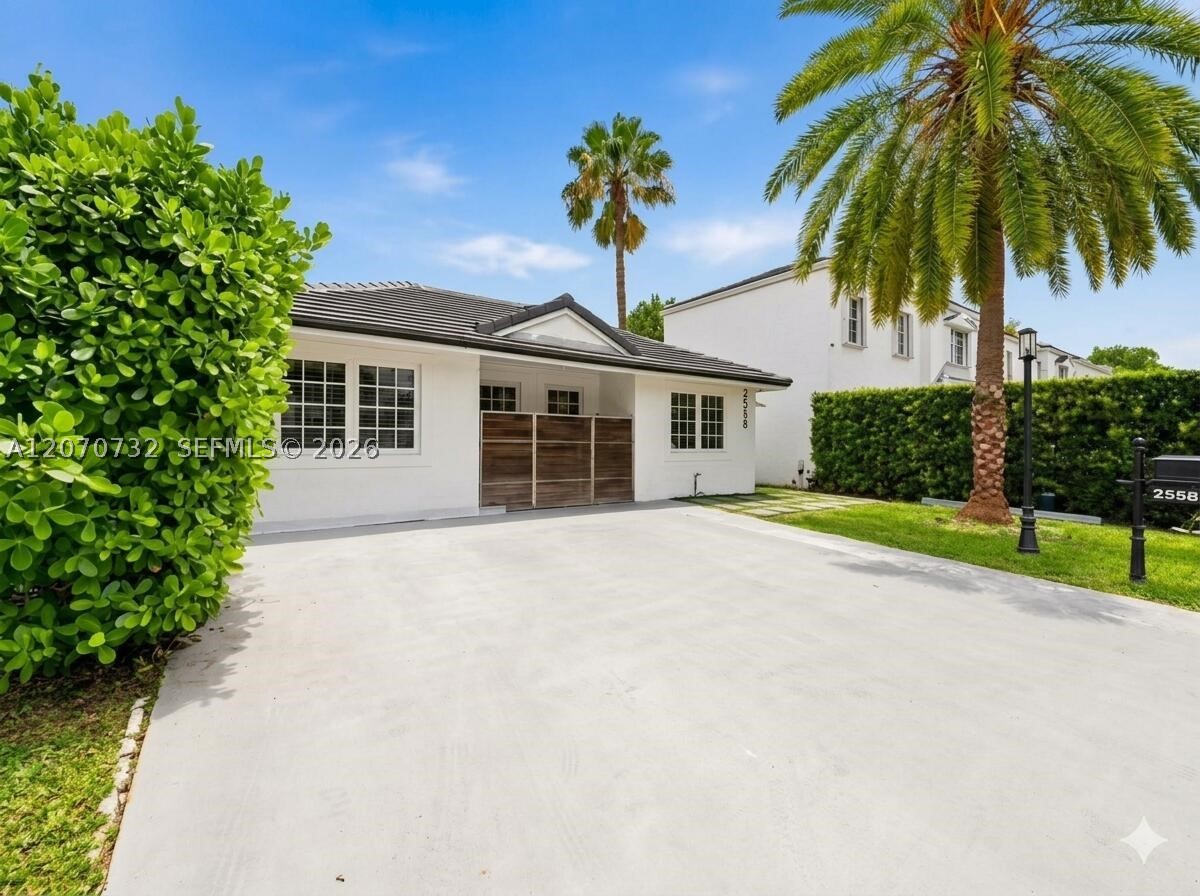 2558 NE 206th Ter