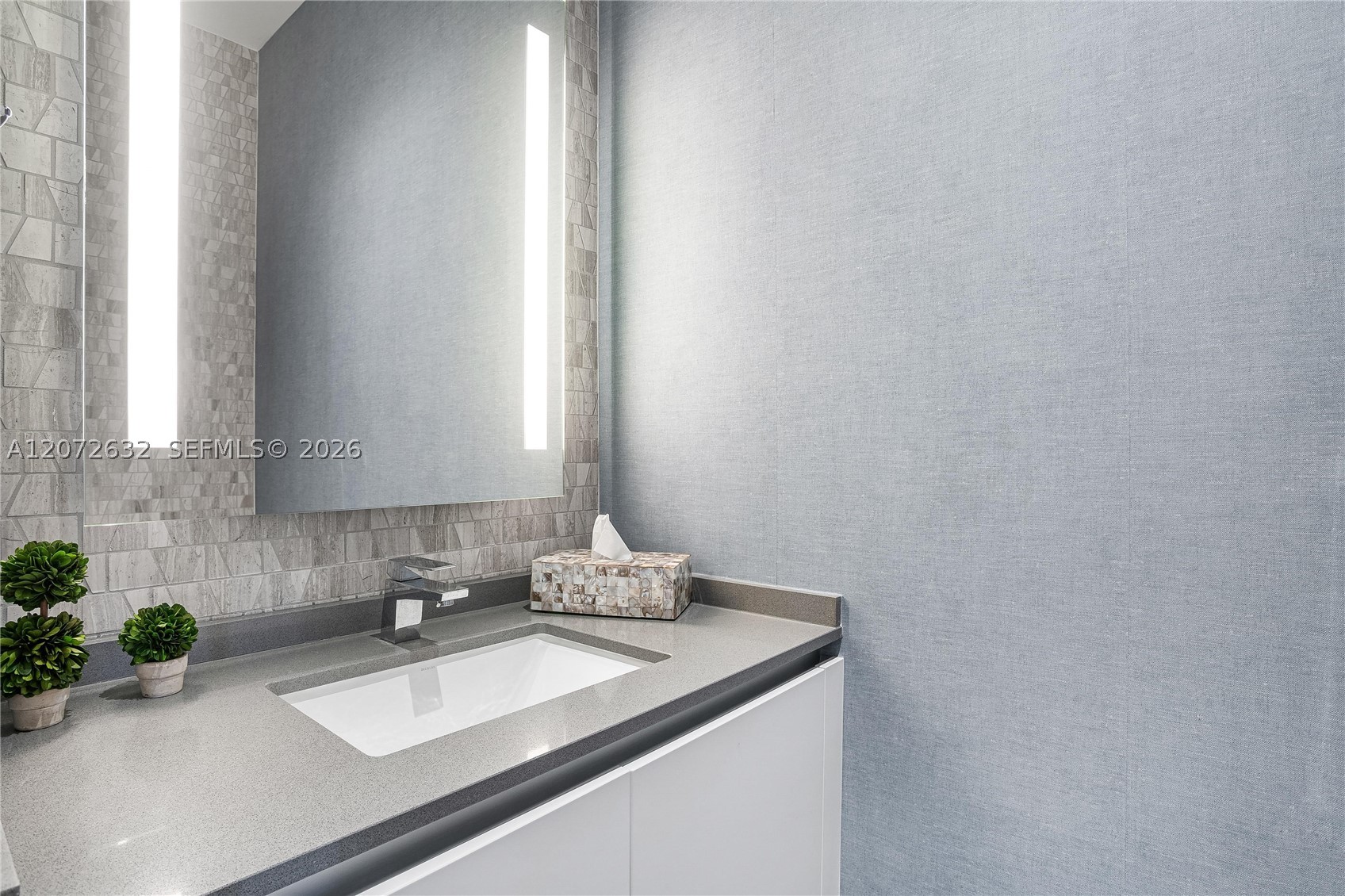 88 SW 7th St #4006 Miami, FL 33130