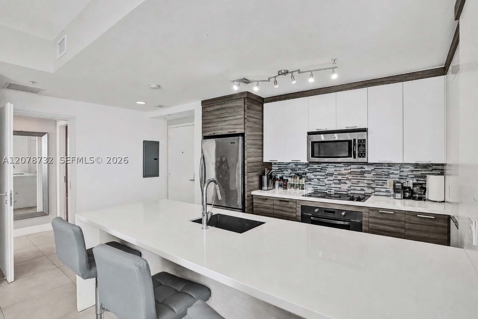 300 S Biscayne Blvd #T-1816 Miami, FL 33131